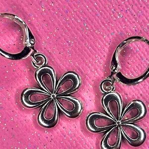 🌸Silver Flower Earrings🌸